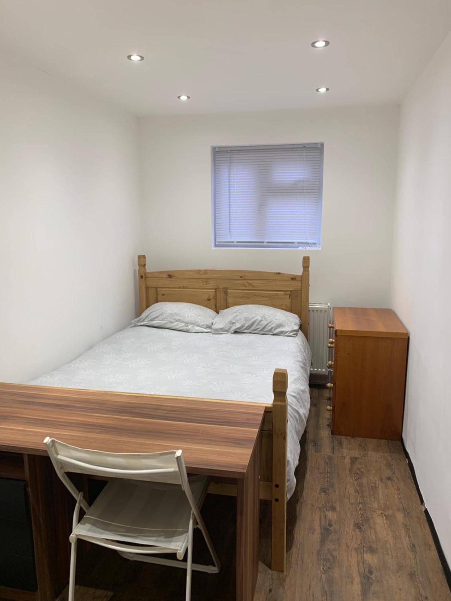 Alloggio in famiglia Private Renovated With Standard Size Brown Desk In Se9 6pg