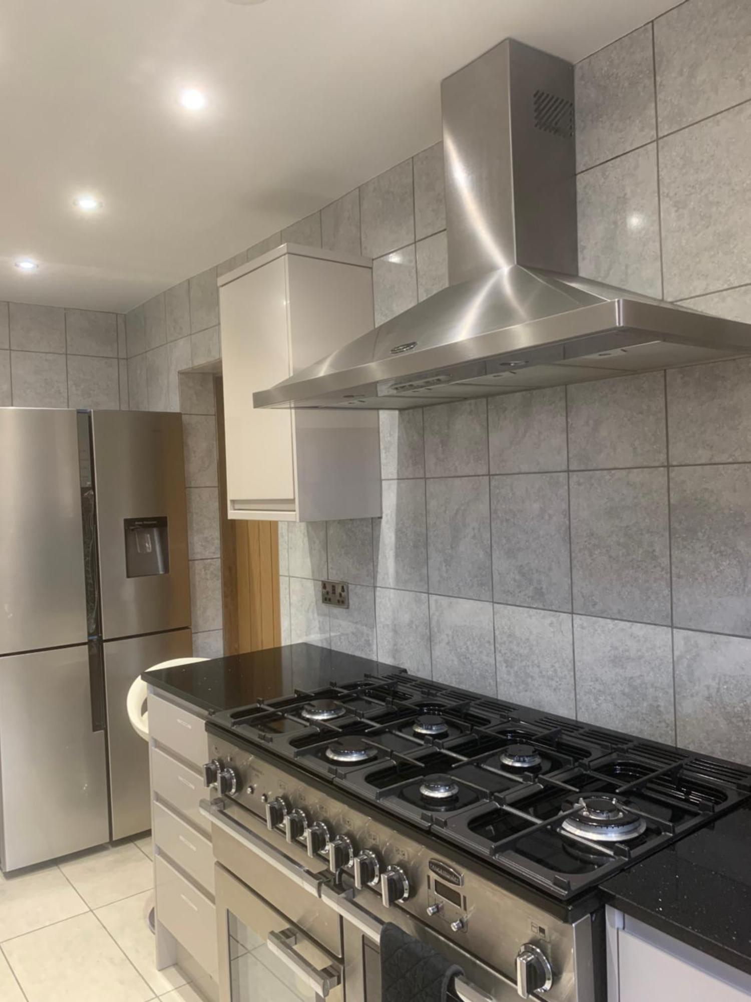Private Renovated With Standard Size Brown Desk In Se9 6pg Alloggio in famiglia Londra